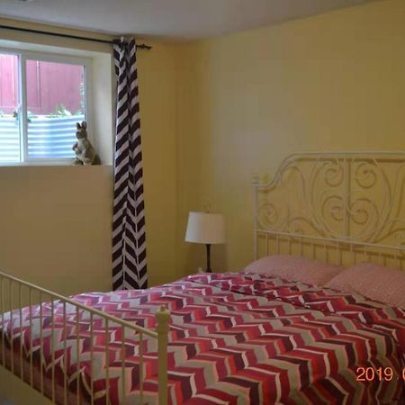 Brother Li Homestay Calgary Ngoại thất bức ảnh