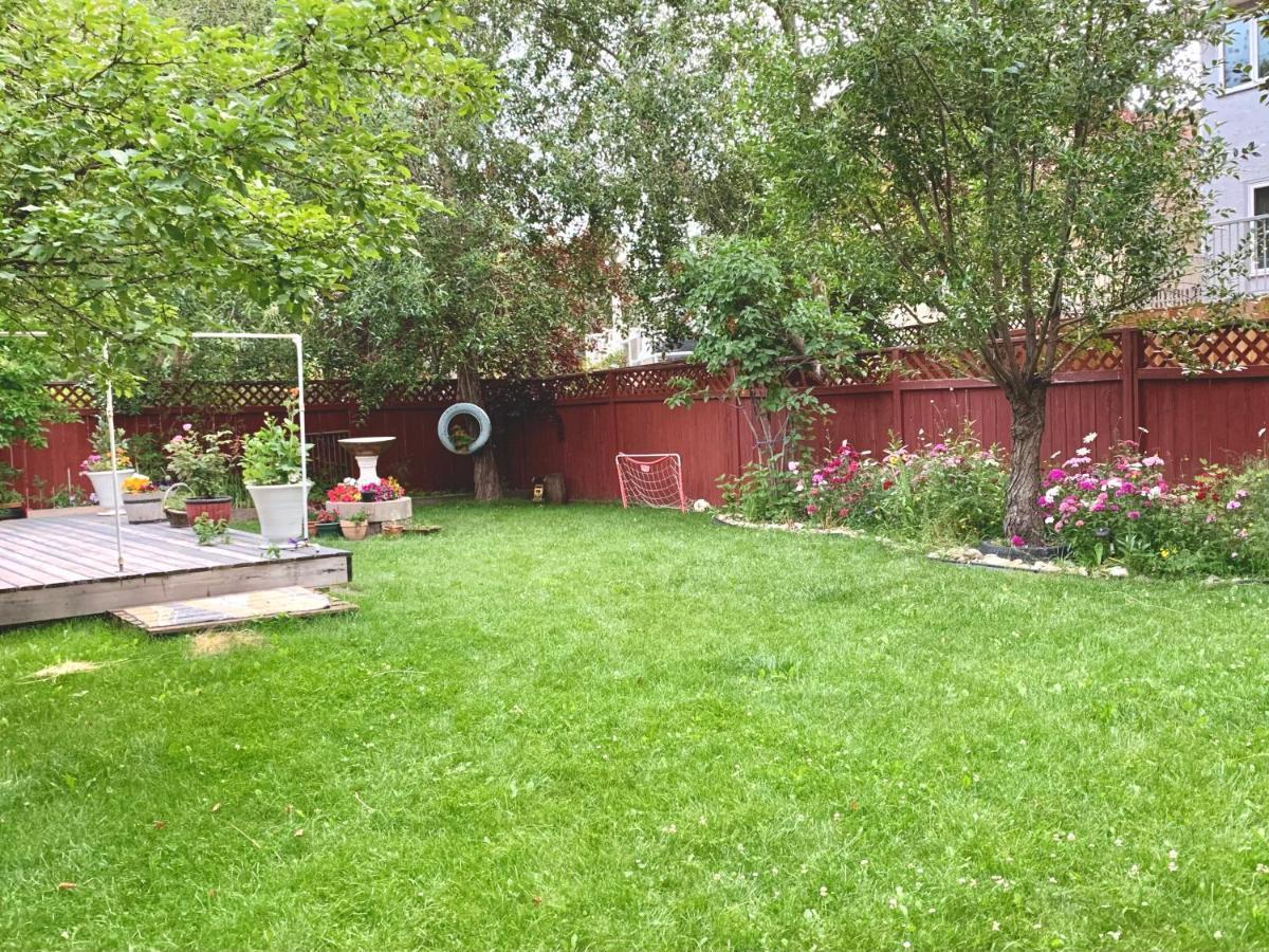 Brother Li Homestay Calgary Ngoại thất bức ảnh