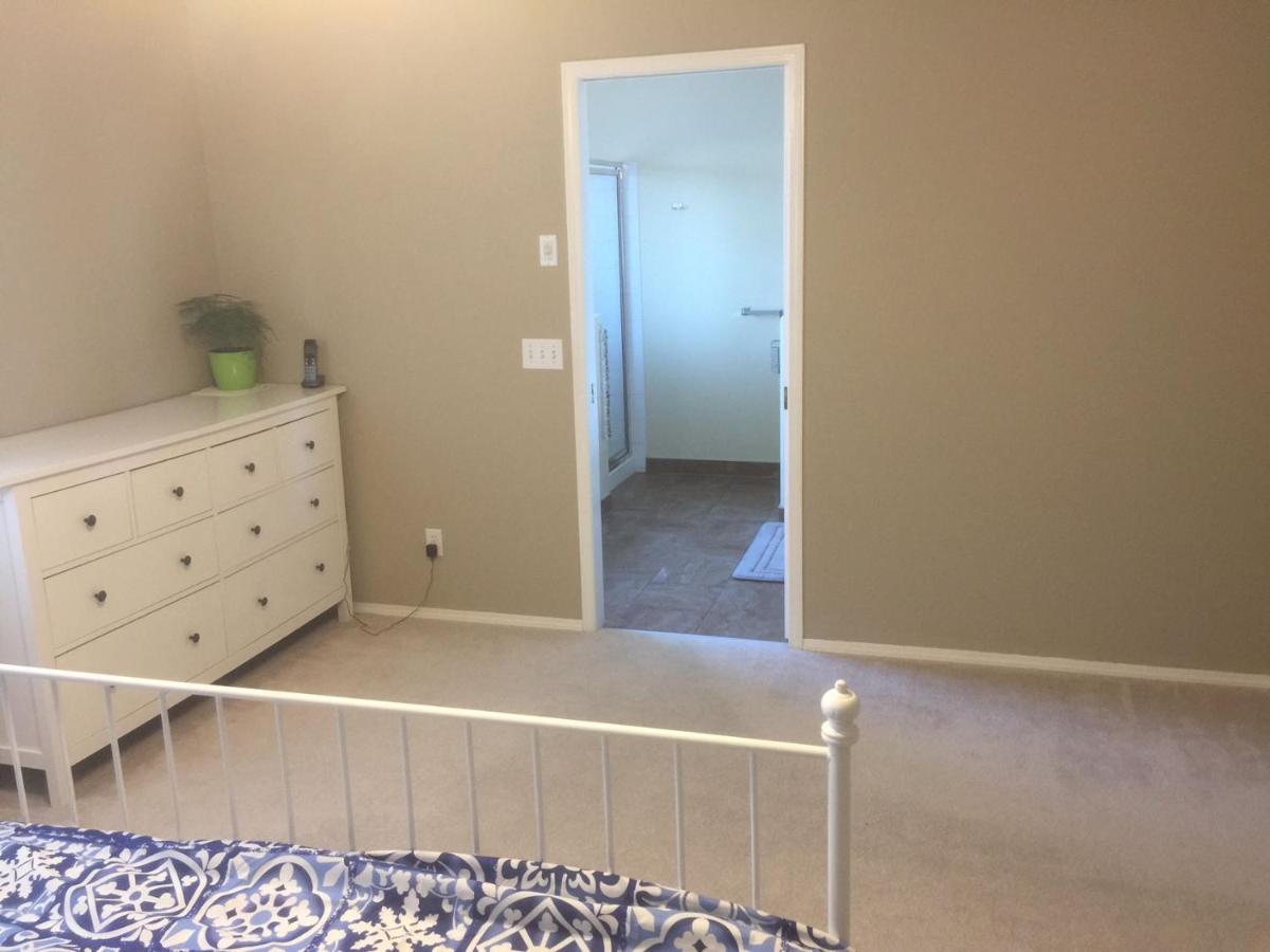 Brother Li Homestay Calgary Ngoại thất bức ảnh