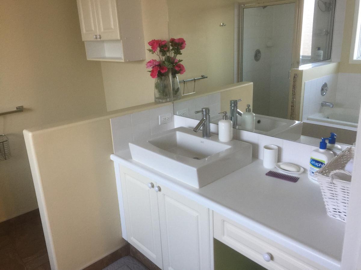 Brother Li Homestay Calgary Ngoại thất bức ảnh