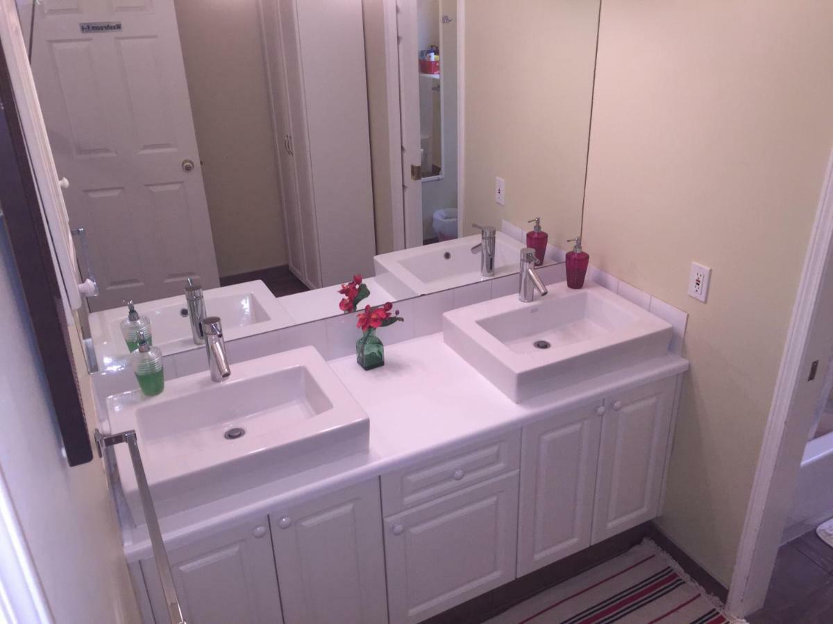 Brother Li Homestay Calgary Ngoại thất bức ảnh